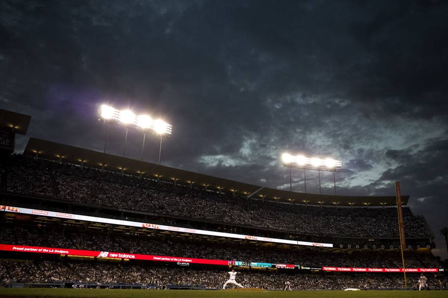Calano le ombre della sera sul campo da gioco, a Los Angeles (Ap)